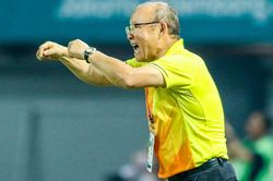 Gửi 'đề nghị khó' đến V.League, cuối cùng HLV Troussier đã hiểu được nỗi lòng của thầy Park
