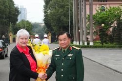 Quốc vụ khanh Bộ Quốc phòng Anh thăm Việt Nam