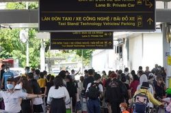 Làm hầm, cầu bộ hành kết nối nhà xe với ga quốc nội sân bay Tân Sơn Nhất