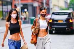 5 kiểu quần jeans không nên mặc đi làm