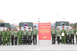 Công an 3 xã ở Hà Nam được Bộ Công an trang cấp xe ô tô phục vụ công tác, chiến đấu