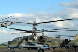 Trực thăng Nga Ka-52 phóng tên lửa tấn công xe bọc thép của Ukraine
