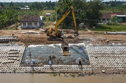 Công trường dự án hơn 1.300 tỷ cải tạo kênh huyết mạch ở miền Tây