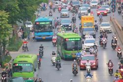 Nhìn nhận đúng thực tế để nâng cao chất lượng xe buýt