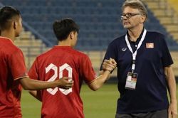 Hết lời chê bai HLV Troussier, phải chăng báo Trung Quốc vẫn e ngại tuyển Việt Nam?