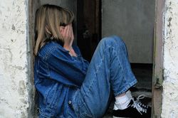 Người phụ nữ kể kí ức kinh hoàng, bị hàng xóm lạm dụng tình dục
