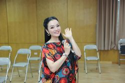Tân Nhàn lo lắng vì cổ họng bất ổn trước giờ lên sóng trực tiếp VTV