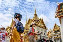 Giá vé máy bay nội địa đắt đỏ, người Việt đổ xô săn tour du lịch 'xuất ngoại'