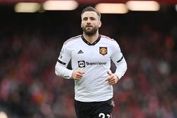 M.U trói chân Luke Shaw hai lần trong 3 tháng