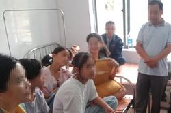 18 học sinh nhập viện sau khi uống trà sữa, ăn trái cây lắc
