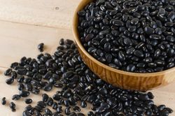 Những người không nên ăn đậu đen