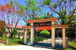 18 học sinh tiểu học nhập viện sau khi uống trà sữa, ăn trái cây lắc