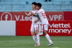 Nhâm Mạnh Dũng lập cú đúp, CLB Viettel đè bẹp Bình Thuận 6-0