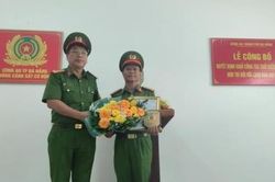 Trao quyết định cho cán bộ nghỉ công tác chờ hưởng chế độ hưu trí