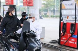 Giá xăng dầu hôm nay 1/4: Khủng hoảng ngân hàng 'hạ nhiệt', giá dầu tăng nhẹ; giá xăng sẽ tăng hay giảm trong kỳ điều hành tới?