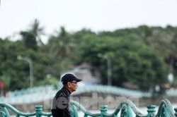 Truy tìm kẻ trộm 1.500 quả cầu gang ở lan can hồ Tây
