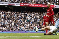 Chấm điểm Man City 4-1 Liverpool: Grealish khiến Van Dijk xấu hổ