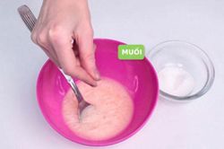 Trộn chút muối trắng vào dầu gội: Mẹo hay ai cũng cần biết, giải quyết vấn đề cả nam và nữ đều gặp