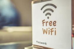 Tiềm ẩn rủi ro khi sử dụng WiFi miễn phí nơi công cộng