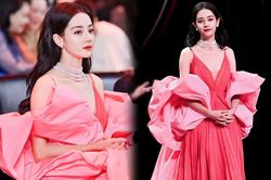 Vừa trở thành mỹ nhân đẹp nhất Đêm hội Weibo, Địch Lệ Nhiệt Ba lại nhận tin vui lớn