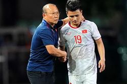 Tái xuất ở Việt Nam, HLV Park Hang-seo sẽ giải cứu Quang Hải khỏi 'vũng lầy' tại Pau FC?