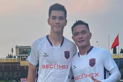 Cựu tuyển thủ Việt Nam từng vướng án bán độ gửi lời xin lỗi muộn màng đến bố sau 8 năm trở lại sân cỏ