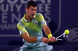 Nghỉ thi đấu cả tháng, Djokovic vẫn giành lại ngôi số 1 thế giới, tại sao?