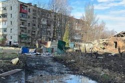 Tình hình Ukraine: Pháo kích ở miền Đông, nhiều dân thường thiệt mạng; Kiev sẽ tiếp tục chiến đấu vì nền độc lập