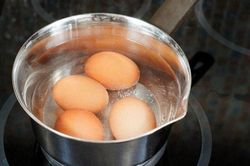 Luộc trứng bao nhiêu phút là ngon nhất?