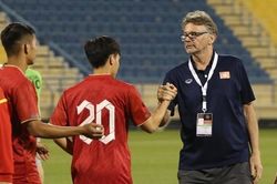 HLV Troussier: Dũng cảm hay ảo mộng?