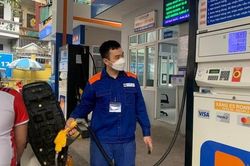 Giá xăng tăng nhẹ, giá dầu giảm sâu từ 15h chiều nay