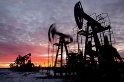 Giá dầu tăng 8% sau khi OPEC+ cắt giảm sản lượng