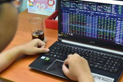 Đón tin giảm lãi suất, chứng khoán nối dài 10 phiên tăng điểm