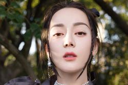 Địch Lệ Nhiệt Ba lần đầu bị chê xấu tệ với style 'môi hở răng lạnh'