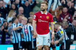 Man.United vấp ngã, tốp 4 không còn chắc chắn