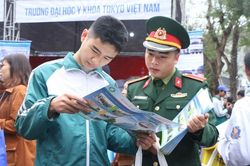 Nhiều trường quân sự tuyển thí sinh cận thị