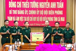 Thiếu tướng Nguyễn Anh Tuấn làm việc tại Bộ Chỉ huy BĐBP Cà Mau