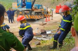 4 người tử vong thương tâm sau vụ xe tải chở dưa lật vào vách núi, hiện trường đau lòng gây ám ảnh
