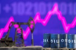 OPEC+ bất ngờ cắt giảm thêm sản lượng khiến giá dầu tăng vọt