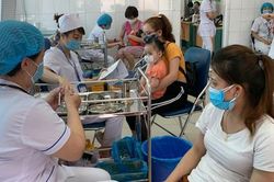Vì sao các cơ sở y tế công thiếu vaccine dịch vụ?