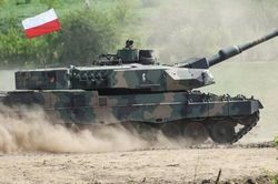 Xe tăng nguy hiểm nhất của NATO tập trận bắn đạn thật sát biên giới Nga