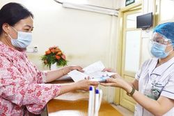 Hà Nội đẩy mạnh triển khai khám, chữa bệnh BHYT bằng CCCD gắn chíp, ứng dụng VneID