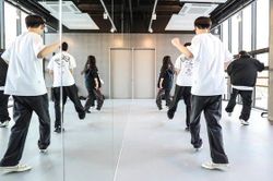 Bỏ học từ lớp 10 để tập làm idol Kpop