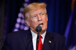 Ông Donald Trump vận động quyên góp tiền chống cáo trạng qua Facebook