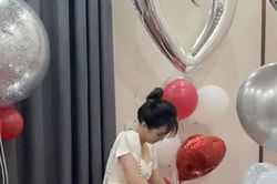 Cô gái bắn pháo giấy đầy phòng cưới của bạn gây tranh cãi