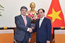Bộ trưởng Ngoại giao Bùi Thanh Sơn tiếp Đại sứ Armenia tại Việt Nam Vahram Kazhoyan