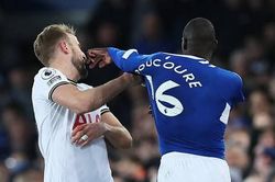 Harry Kane 'chơi bẩn' khiến đối phương nhận thẻ đỏ trực tiếp