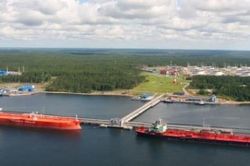 Giá dầu Urals tháng 3 của Nga thấp hơn gần hai lần so với cùng kỳ năm ngoái
