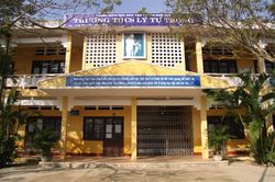 Nam sinh lớp 6 tử vong trong trường học sau khi xô xát với bạn cùng lớp