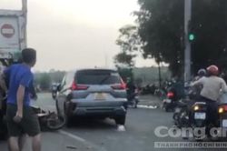 Ô tô tông hàng loạt xe máy ở ngã tư, nhiều người khiếp vía